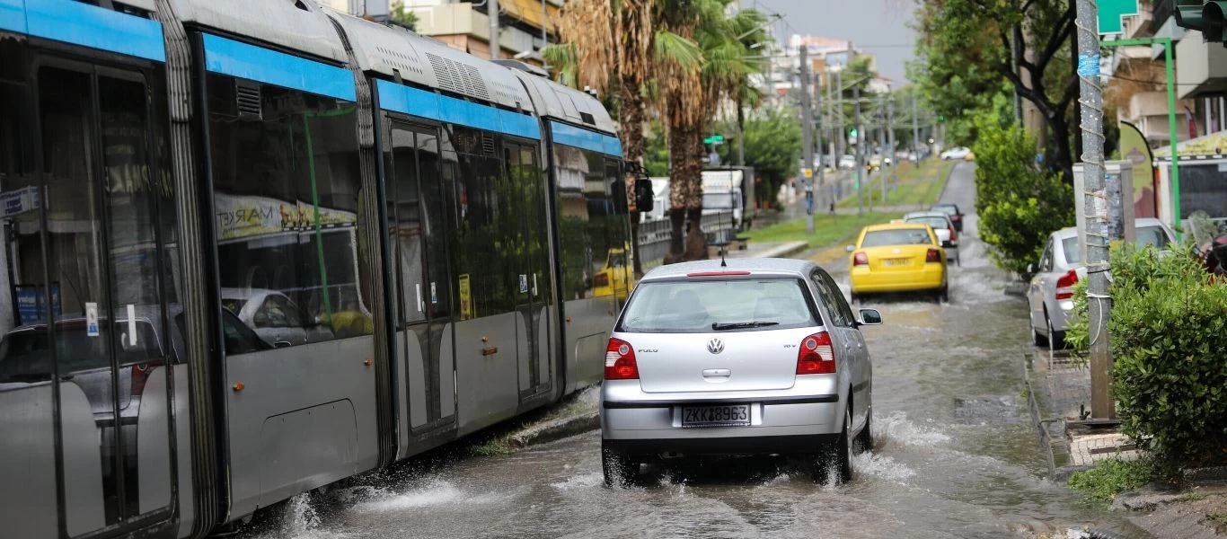 Κακοκαιρία: Πως πραγματοποιούνται σήμερα τα δρομολόγια του τραμ